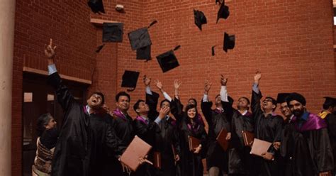 15 Students Receive Medals at IIM Lucknow Convocation | CollegeDekho