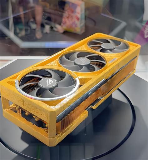 Asus lanza la tarjeta gráfica más cara del mundo: RTX 5090 ROG Astral tiene 5 kg de oro de 24K y ...