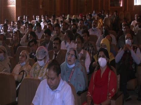 J-K administration felicitates COVID warriors in Srinagar