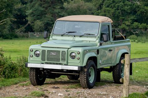 Land Rover Defender 90 Heritage Edition 300 Tdi Automatic - Williams ...