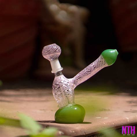 Onlybongs Simple Water Pipe Ornament – Smoking Accessory – Not that high