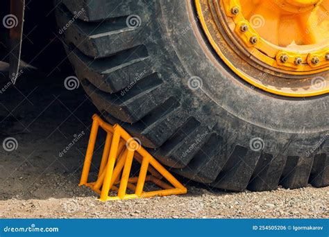 Yellow Wheel Stopper for Stopping the Wheel Dump Truck Moving Stock ...
