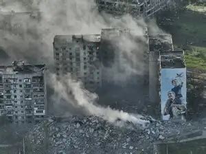 Russia obliterates front-line Ukraine towns by retrofitting bombs and ...