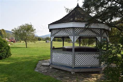 BLACK LANTERN INN (Montgomery) - Inn Reviews, Photos, Rate Comparison ...