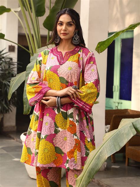 Buy Haldi Dress, Saree & Lehenga For Bride Online | The Loom