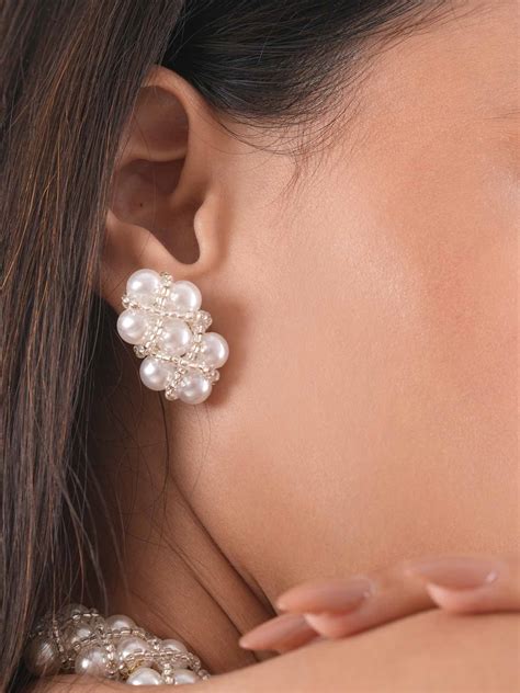 Helmi Pearl Studs - White – House of D’oro