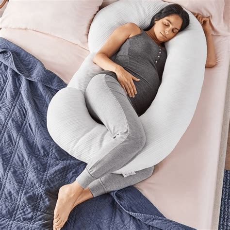 21 Best Pregnancy Pillows: C-Shaped, U-Shaped, Whole-Body & More | Glamour