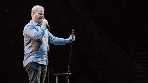 In Milwaukee, comedian Jim Gaffigan an everyman worthy to play arenas