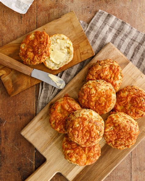 Cheese & Chive Scones | ILoveCooking