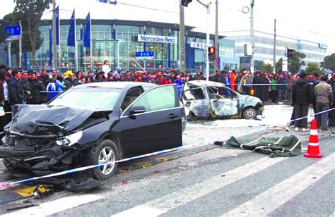 醉驾比亚迪撞3车致3人亡 QQ内两人被烧死-搜狐汽车