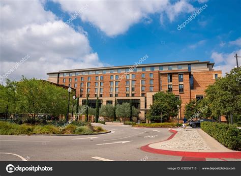 Los Angeles Usa September 2022 Road Arrow Markings Leading Ucla — Stock Editorial Photo © ingus ...