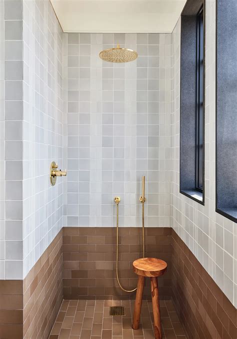 Brown Shower Tile Actually Looks Chic in This Montauk Home’s Two-Tone ...