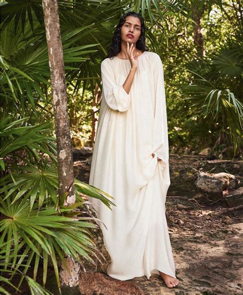 Pooja Mor‚ an engineer who walks for international labels- The Etimes ...