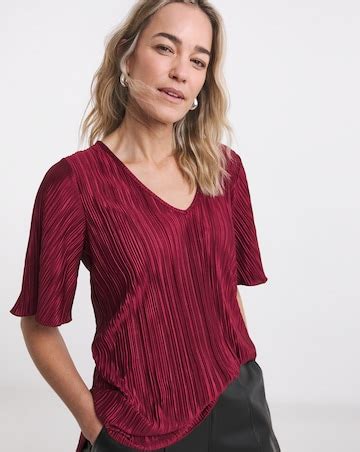 V Neck Longline Plisse Top | Ambrose Wilson