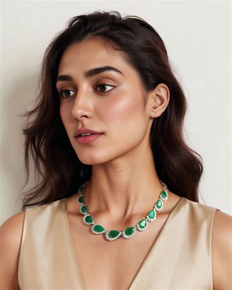 Emerald Lush Soiree 2.0 Necklace | AMARIS JEWELS | Fine Jewelry