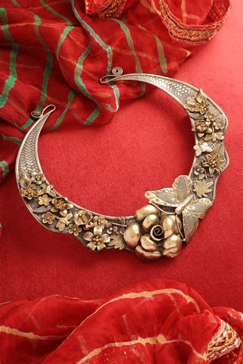 Dual Tone Flora Weaved Silver Hasli Necklace – Mero Jewellery