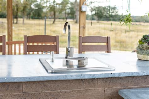 Outdoor Sink Country Outdoor Kitchens | Lowcountry Home Magazine
