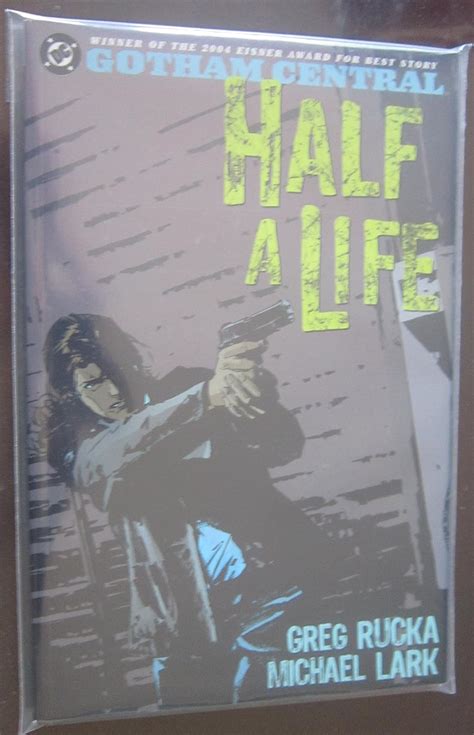 Gotham Central: Half a Life - Volume 2 : Rucka, Greg: Amazon.in: Books