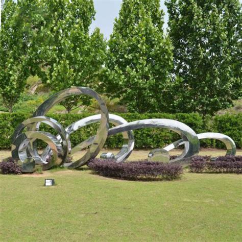不锈钢抽象景观镂空球 -宏通雕塑