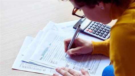 Avoid the 1099 Late Filing Penalty: Deadlines, Fees, & Solutions