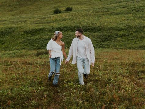 engagement photo outfit ideas spring