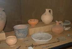 antichi vasi funebri varallo pombia no museo archeologico archeocarta antichi vasi funebri varallo pombia no museo archeologico archeocarta