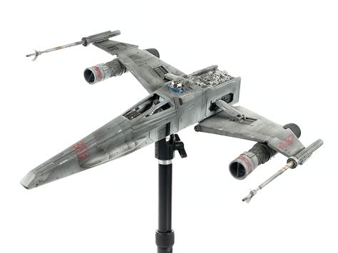 Lot - STAR WARS EXPANDED UNIVERSE E-WING ESCORT STARFIGHTER SECURITY ...