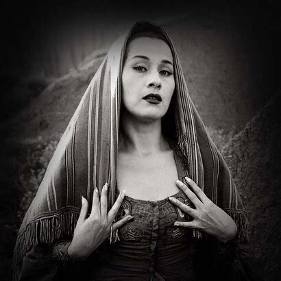 Yma Sumac y Rayén Quitral | Meer