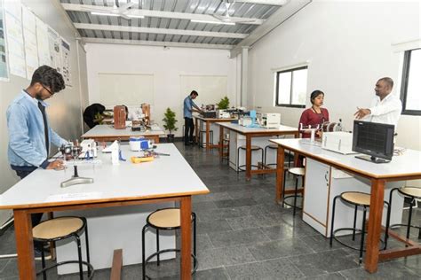 Indian Academy Degree College Bangalore Campus: Photos, Virtual Tour
