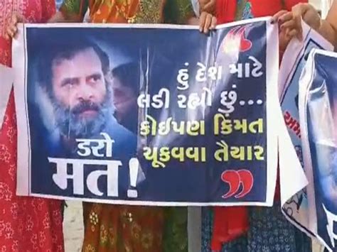 Vadodara city Congress workers in large numbers leave for Surat, raise ...