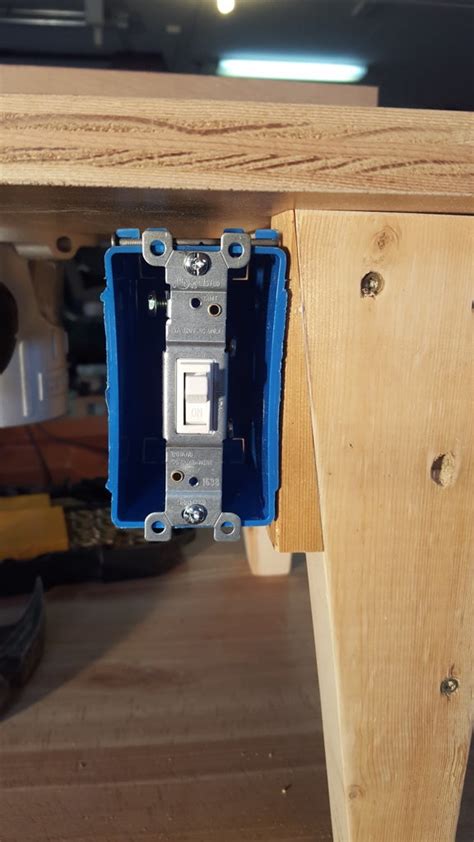 How to Install a Router Under a Router Table 的图像结果