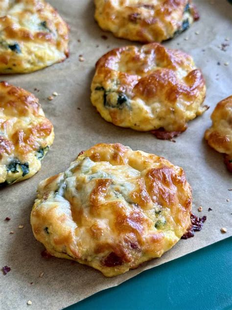 Easy Sun Dried Tomato + Spinach Egg Biscuits (Gluten Free) | Recipe in ...