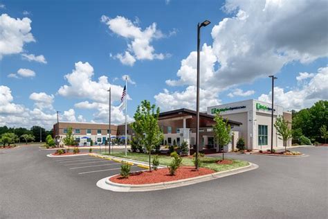 HOLIDAY INN EXPRESS & SUITES WILSON I-95 BY IHG - Hotel Reviews, Photos ...