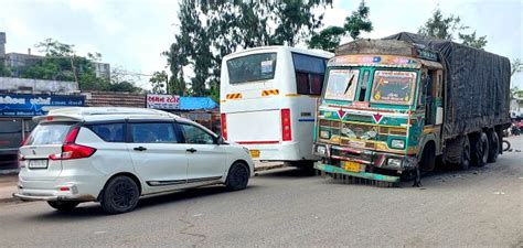 Hospice in Mandvi. Drivers are annoyed when trucks fall on the opposite ...