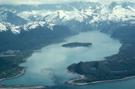 Lituya Bay tsunami: What happened when a megatsunami hit Alaska in 1958 ...