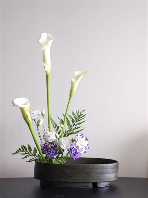 Ohara style Ikebana Moribana Upright Style Calla Eustoma Lisianthus ...