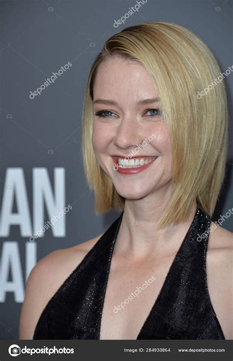 Valorie Curry Hairstyle