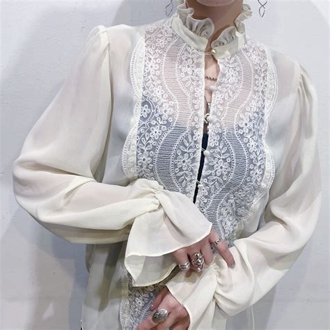 White embroidery frill blouse | LEMON