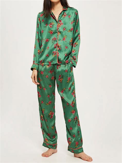 20 Pairs of Cute Holiday Pajamas | Who What Wear