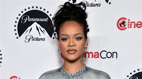 Rihanna Reveals The Plastic Surgery Procedure She'd Undergo