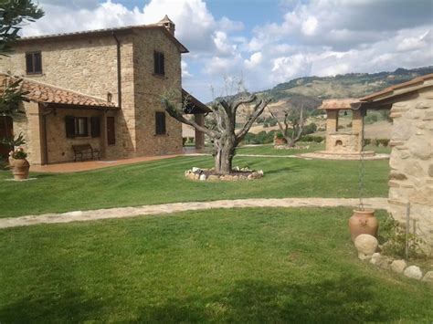 Villa in Volterra at the Best Price | cozycozy