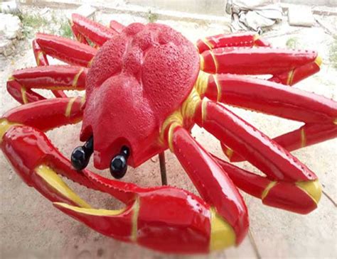 玻璃钢景观雕塑螃蟹现身深圳景区-方圳雕塑厂