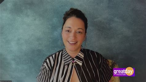 'Resident Alien' star Sara Tomko is coming to Comicpalooza | khou.com