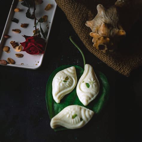 sada shankh sandesh [400 grams] - 11-12 pieces – Ganguram Sweets