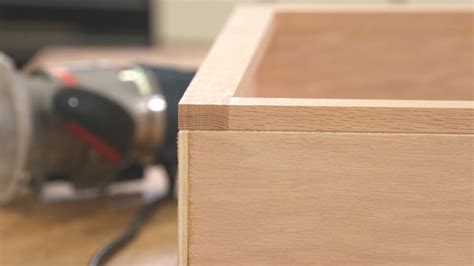 Using a Router with Flush Cutting Bit 的图像结果