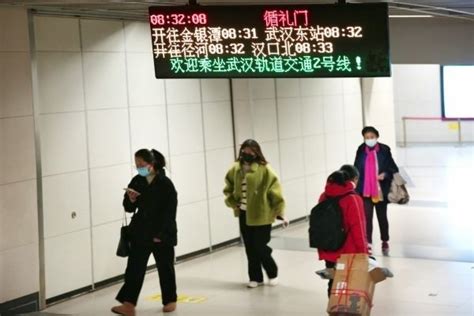 一线贯通江南江北、暖心服务八方来客，武汉地铁2号线服务品质再提升_腾讯新闻