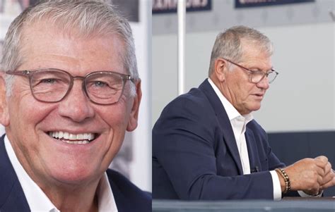 "Wonder which one is really his favorite": Fans react as Geno Auriemma ...