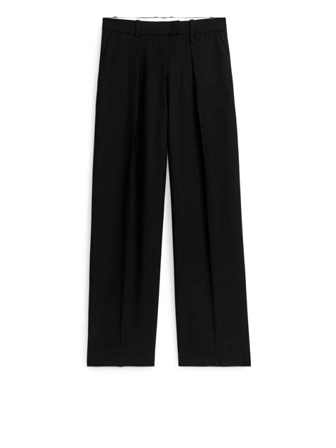 The Best Black Trousers for Women, As Chosen By an Editor | Who What Wear