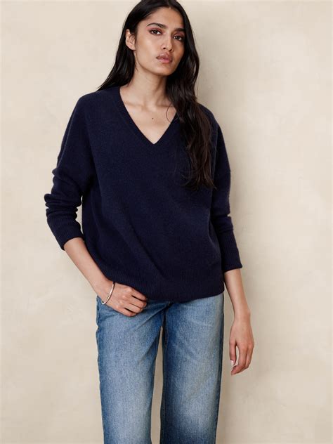 Astrid Boiled Cashmere V-Neck Sweater | Banana Republic