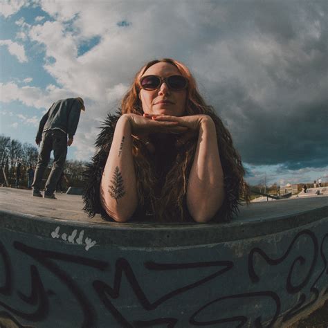 Elbows by Hannah Lou Clark (Single, Indie Rock): Reviews, Ratings, Credits, Song list - Rate ...